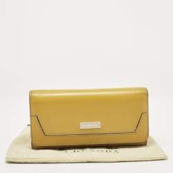 Pre Owned Burberry Yellow Leather Continental Wallet