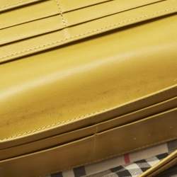 Pre Owned Burberry Yellow Leather Continental Wallet