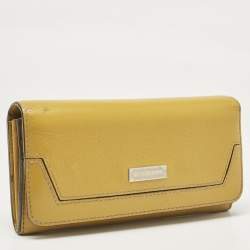 Pre Owned Burberry Yellow Leather Continental Wallet