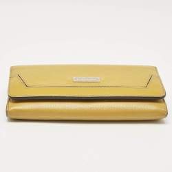 Pre Owned Burberry Yellow Leather Continental Wallet