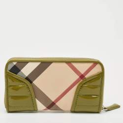 Pre Owned Burberry Olive Green/Beige Nova Check PVC and Patent Leather Zip Around Wallet