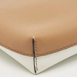 Pre Owned حقيبة كلتش بربري جلد بني/ أبيض متوسط الحجم