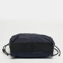 مملوكة مسبقًا حقيبة يد توتس بربري بوكليه جلد ونايلون كاروهات نوفا أسود/أزرق كحلي 