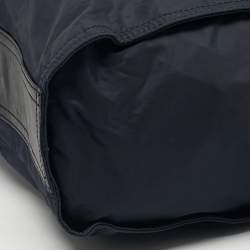 مملوكة مسبقًا حقيبة يد ت�وتس بربري بوكليه جلد ونايلون كاروهات نوفا أسود/أزرق كحلي 