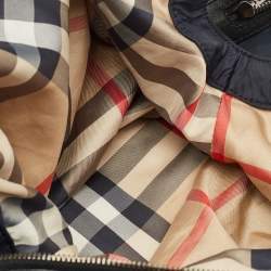 Pre Owned حقيبة يد توتس بربري بوكليه جلد ونايلون كاروهات نوفا أسود/أزرق كحلي 