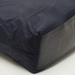 Pre Owned حقيبة يد توتس بربري بوكليه جلد ونايلون كاروهات نوفا أسود/أزرق كحلي 