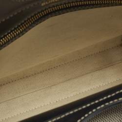 مملوكة مسبقًا حقيبة يد بربري جيب صغيرة سوداء/رمادية من الجلد والقماش