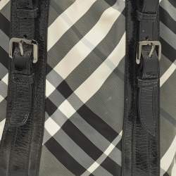 مملوكة مسبقًا حقيبة يد بربري نايلون كاروهات بيت أسود/رمادي وجلد لامع