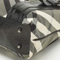 مملوكة مسبقًا حقيبة يد بربري نايلون كاروهات بيت أسود/رمادي وجلد لامع