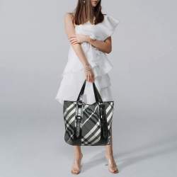 مملوكة مسبقًا حقيبة بربري فيكتوريا نايلون كارو بيت سوداء