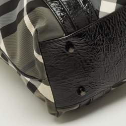 مملوكة مسبقًا حقيبة بربري فيكتوريا نايلون كارو بيت سوداء