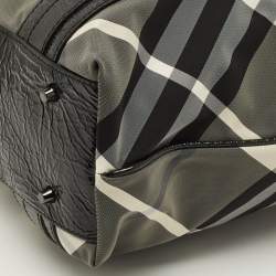 مملوكة مسبقًا حقيبة بربري في كتوريا نايلون كارو بيت سوداء