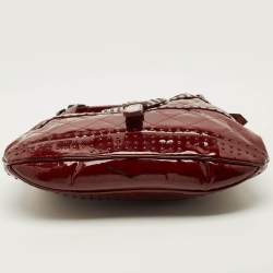 مملوكة مسبقًا Burberry Brooke Red Quilted Studded Patent Leather Hobo