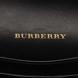 Pre Owned حقيبة بريري كروس بودي بسلسلة ميني جلدية ذهبية مع إبزيم