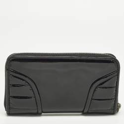 Pre Owned Burberry Black Quilted Patent Leather Zip Around Wallet
