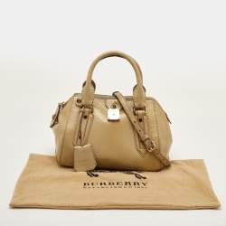 مملوكة مسبقًا Burberry Beige Patent Leather Lock Top Zip Satchel
