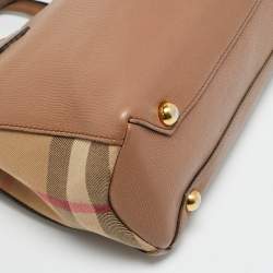 مملوكة مسبقًا حقيبة يد توتس بربري قماش كاروهاس هاوس تشيك وجلد بنية صغيرة