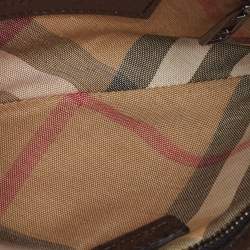 مملوكة مسبقًا حقيبة هوبو بربري جلد معدني رمادي داكن مع طيّات وربطة