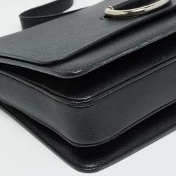 مملوكة مسبقًا حقيبة كتف بربري جلد سوداء متوسطة بحلقة D