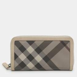 مملوكة مسبقًا Burberry Beige Smoke Checked PVC and Leather Zip Around Wallet