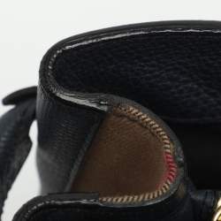 Pre Owned حقيبة يد توتس بربري بانر جلد أزرق بحري/بيج متوسط وكاتنس كانفاس تشيك المنزل