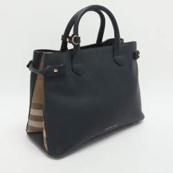 Pre Owned حقيبة يد توتس بربري بانر جلد أزرق بحري/بيج متوسط وكاتنس كانفاس تشيك المنزل