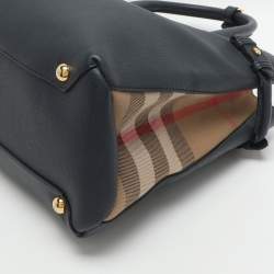 Pre Owned حقيبة يد توتس بربري بانر جلد أزرق بحري/بيج متوسط وكاتنس كانفاس تشيك المنزل