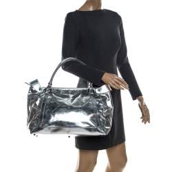 مملوكة مسبقًا Burberry Metallic Silver Patent Leather Shopper Tote