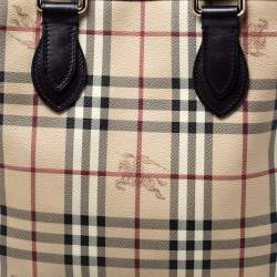 مملوكة مسبقًا حقيبة بربري PVC وجلد كاروها�ت هاوس تشيك بيج/أسود