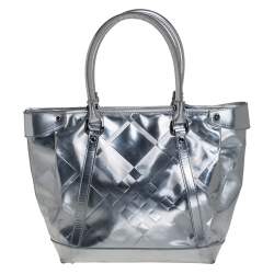 مملوكة مسبقًا حقيبة يد بربري ايمبر جلد لامع مربعات بيت فضي 