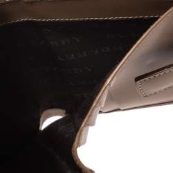 مملوكة مسبقًا محفظة بربري جلد وبلاستيك هاوس تشيك بني/وردي مضغوطة