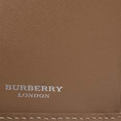 مملوكة مسبقًا محفظة بربري جلد وبلاستيك هاوس تشيك بني/وردي مضغوطة