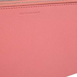 Pre Owned حقيبة كروس بربري سحاب تريبل جلد وردية فاتحة