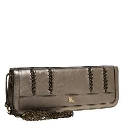 مملوكة مسبقًا Burberry Metallic Olive Green Leather Wristlet Clutch