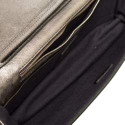 مملوكة مسبقًا Burberry Metallic Olive Green Leather Wristlet Clutch