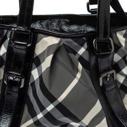 مملوكة مسبقًا حقيبة يد بربري لوري جلد لامع و نايلون مربعات بيت أسود و رصاصي
