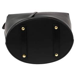 مملوكة مسبقًا Burberry Black Leather Large Bucket Bag