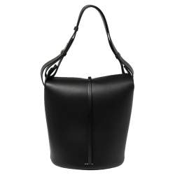 مملوكة مسبقًا Burberry Black Leather Large Bucket Bag