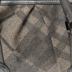 مملوكة مسبقًا حقيبة يد توتس بربري بيلغريم جلد وقماش كاروهات رصاصي/بيج ميتاليك