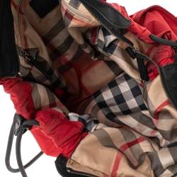 مملوكة مسبقًا حقيبة يد توتس بربرى بكلي شوبر جلد ونايلون أحمر