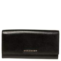 مملوكة مسبقًا محفظة بربري كونتينينتال جلد لامع أسود ذات قلاب مزينة شعار الماركة