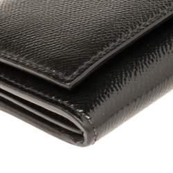 مملوكة مسبقًا محفظة بربري كونتينينتال جلد لامع أسود ذات قلاب مزينة شعار الماركة