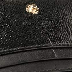 مملوكة مسبقًا محفظة بربري كونتينينتال جلد لامع أسود ذات قلاب مزينة شعار الماركة