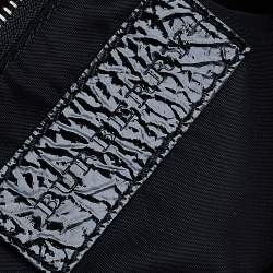 مملوكة مسبقًا حقيبة يد توتس بربري لوري منفوشة جلد لامع ونايلون كاروهات بيت أسود