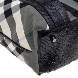 مملوكة مسبقًا حقيبة يد توتس بربري لوري منفوشة جلد لامع ونايلون كاروهات بيت أسود