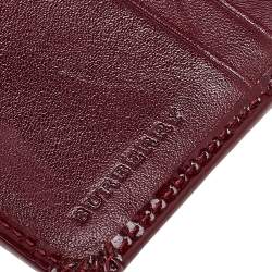 مملوكة مسبقًا محفظة بربري كانفاس مقوى مطبوع نجوم كاروهات نوفا عنابي/بيج وجلد لامع