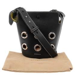 Pre Owned Burberry Black Leather and Vintage Check Cotton Blend Grommet Bucket Bag