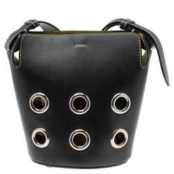 Pre Owned Burberry Black Leather and Vintage Check Cotton Blend Grommet Bucket Bag