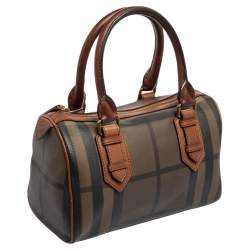مملوكة مسبقًا حقيبة بوسطن بربري شيستر جلد وبي في سي  كاروهات سموكد بني