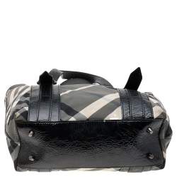 Pre Owned حقيبة يد توتس بربري فيكتوريا جلد لامع ونايلون كاروهات بيت أسود